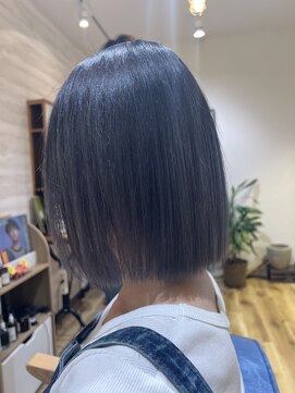 サムトゥルー(Sum True) ブリーチ有りのダブルカラーで透明感あるグレーに