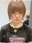 レイヤーボブ 顔周りカット ケアブリーチ ハイトーン ベージュ