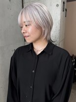 ラニヘアサロン(lani hair salon) ホワイト×裾ブラック/ウルフカット/ハイトーン/裾カラー/