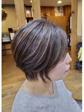 リビングヘアルーム(LIVING HAIR ROOM) 少し長めのショートスタイル