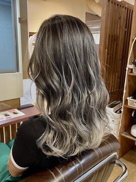 ブリッツレボルト(BLITZ R EVOLUT) ☆RyoMatsubaraによる艶々ブリーチデザイン