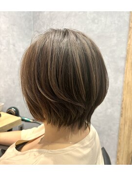 エレノア 越谷(Eleanor) 大人ショートボブ/ハイライト/白髪ぼかし【RIE】
