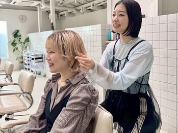 ヒカリスナカザキアンド(HIKARIS nakazaki &)の写真/【梅田/中崎町】一人一人の髪の状態に合わせてご提案！サロン帰りの仕上がりが続くアドバイスをします◎