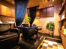 カバーヘア ブリス 上尾西口店(COVER HAIR bliss)の雰囲気(フロアと区切られた個室シャンプーブースで非日常の癒し空間に―)