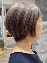 ソワネ 表参道(soigne) 表参道白髪ぼかしハイライトアッシュグレー丸みショートボブ40代