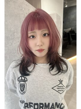 トリムバイエンヴィ(tlim by ENVY) ウェーブ巻きウルフスタイル/ピンク&ブラックエンドカラー