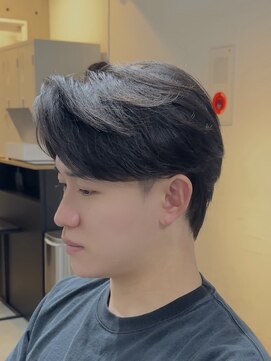 ブルニール 心斎橋(BLEUNIR) メンズセンターパート　心斎橋　本町　ハチ張り　直毛　営業職