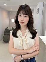 リラ(Lila’s)&nbsp;セミロングレイヤースタイル　ダークグレージュ　くびれ巻き