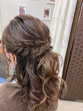 ヘアーステージブルーム(HAIR STAGE BLOOM) ハーフアップ