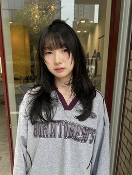 シイ(SIE) 透け感レイヤーカット