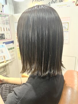 ハナビ(hanabi) 髪質改善トリートメント　ダークアッシュ　外はねボブ