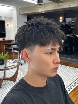 ザデイトウキョウ 表参道 青山(THE DAY TOKYO) フリンジカットMEN’S HAIR/サーフカール/テーパーフェード