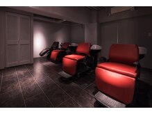 レッドネオ エビス(Redneo ebisu)の雰囲気(ゆったりとしたシャンプー台でリラックスしながらのスパが人気。)