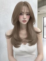 ユーフォリア 渋谷グランデ(Euphoria SHIBUYA GRANDE)&nbsp;海外レイヤー バタフライカット 顔周りレイヤー ベージュカラー