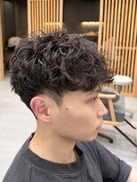 フォンド(fond)&nbsp;強めカール×刈り上げメンズパーマ