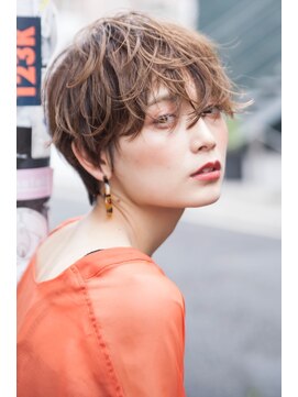 エイミー(Aimee) Aimee ふわくしゃショート×ミルクアッシュ