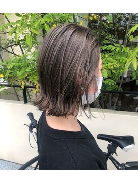 ヴィレッジ(Village) グレージュカラー