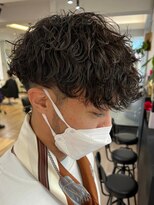 ウェイビーエフティフィフス 横浜西口(WAVEY ft.fifth)&nbsp;波巻きパーマメンズパーマメンズヘアツーブロックツイストパーマ