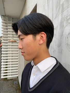 グローバルヘアー バランス(global hair BALANCE) 幅広い世代に大人気！ナチュラルセンターパート