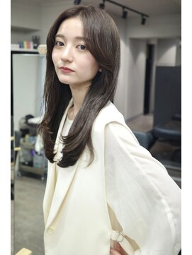 オグジュアリー 表参道(aux.) シンプルかつ上品で色っぽいシアングレージュ