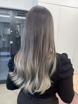 ポール(pole)&nbsp;札幌ロング　ホワイトグレージュレイヤーカット