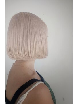 バックボッカー(BACK BOCKER) ホワイトボブ[ブリーチ/レイヤーカット/静岡駅]