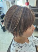 髪ぼかしハイライト × 40代ショートボブ