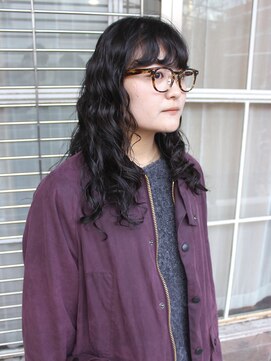 オーオ シカシカ(OOO YY) フワッと大きめカールのウェーブパーマ/クルムパーマ