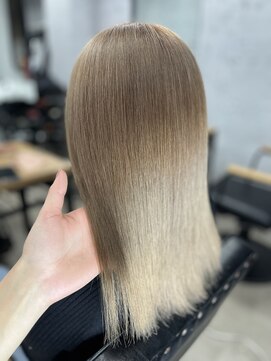 ワン(ONE) 透明感ベージュ