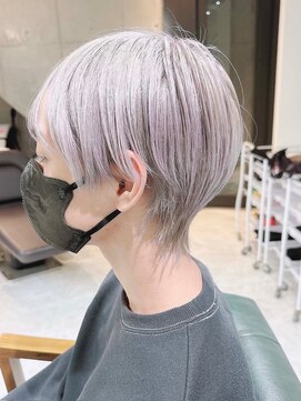 デイズ(days) アッシュグレージュカラー ホワイトカラー ツーブロックマッシュ