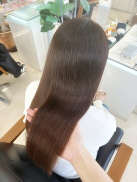 フォルテ 榛原パームス店 大人ガーリーダークアッシュ似合わせカットミディアムレイヤー