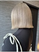 white beige×切りっぱなしボブ