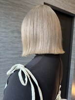 ジアン(JIEN)&nbsp;white beige×切りっぱなしボブ