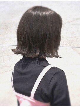 アレクサンドルオブカラーズカナザワ(ALEXANDRE OF COLORS KANAZAWA) 切りっぱなしの外ハネボブ