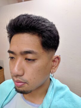 ヘアーカットデザインサロン スマッシュ 田町店(Hair cut design salon Smash) バック バーバースタイル 低め スキンフェード メンズ 黒髪