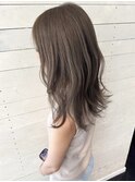 くすみグレージュカラー/レイヤーカット/ブリーチ無しWカラー