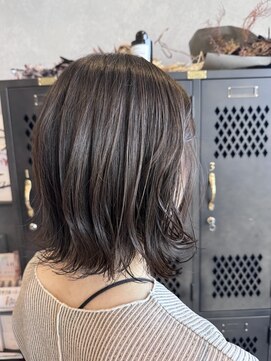 アチーブリス(achieve Liss) 暗髪×サラツヤ髪 さらさらストレートミディ大人可愛い20代30代