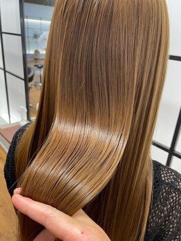 フラワーズビィーオーディー(FLOWERS BOD)の写真/髪の本格エイジングケアで、頭皮から毛先まで潤いを保つ*髪の芯から栄養を補給し、艶感UP！