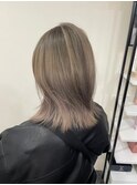 パツっとボブ×白っぽブロンド/小倉