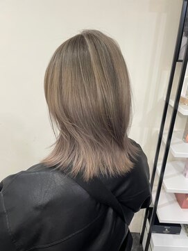 ヴィオラカラー(VIOLLA COLOR) パツっとボブ×白っぽブロンド/小倉