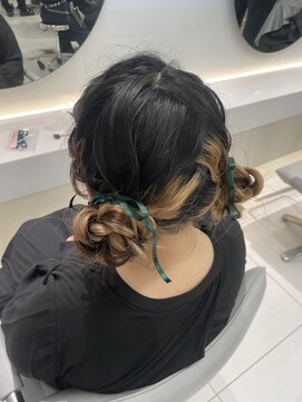 アールプラス 新宿(ar+) 【新宿駅/新宿三丁目/ヘアセット/ツインお団子】