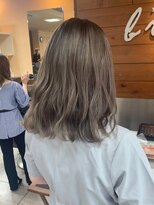 ブレス 小阪店(brace)&nbsp;ブリーチ2回透明感ホワイトグレー☆