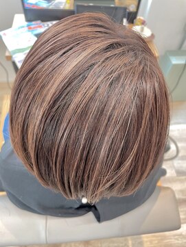 リムルヘアー(Rymlhair) ハイライト白髪ぼかしデザイン/こなれヘア/小顔補正立体カット