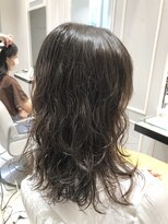 低温デジタルパーマで作るレイヤーミディアムパーマヘア