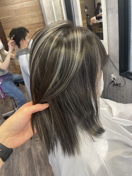 ハグ 横浜(HUG) ホワイトハイライト*切りっぱなしボブ