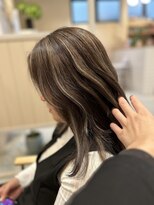 シダ(sida)&nbsp;「茨木」3D 白髪ボカシコントラストハイライトベージュ レイヤー