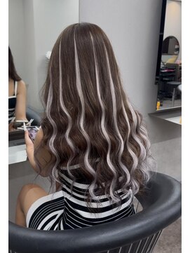 エミーバイモアムー(Emmie byMoremuu) 【Ryuki】グレージュハイライトエクステ