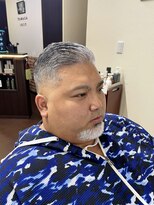ファッションヘア ヤマダ ミドルフェードオールバックスタイル