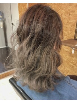 ハグ(Hug) グレージュハイライトグラデーションカラー