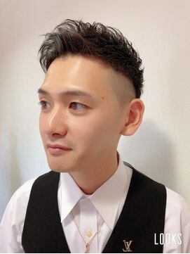 カスタ (CASTA) ツーブロック刈り上げアップバング